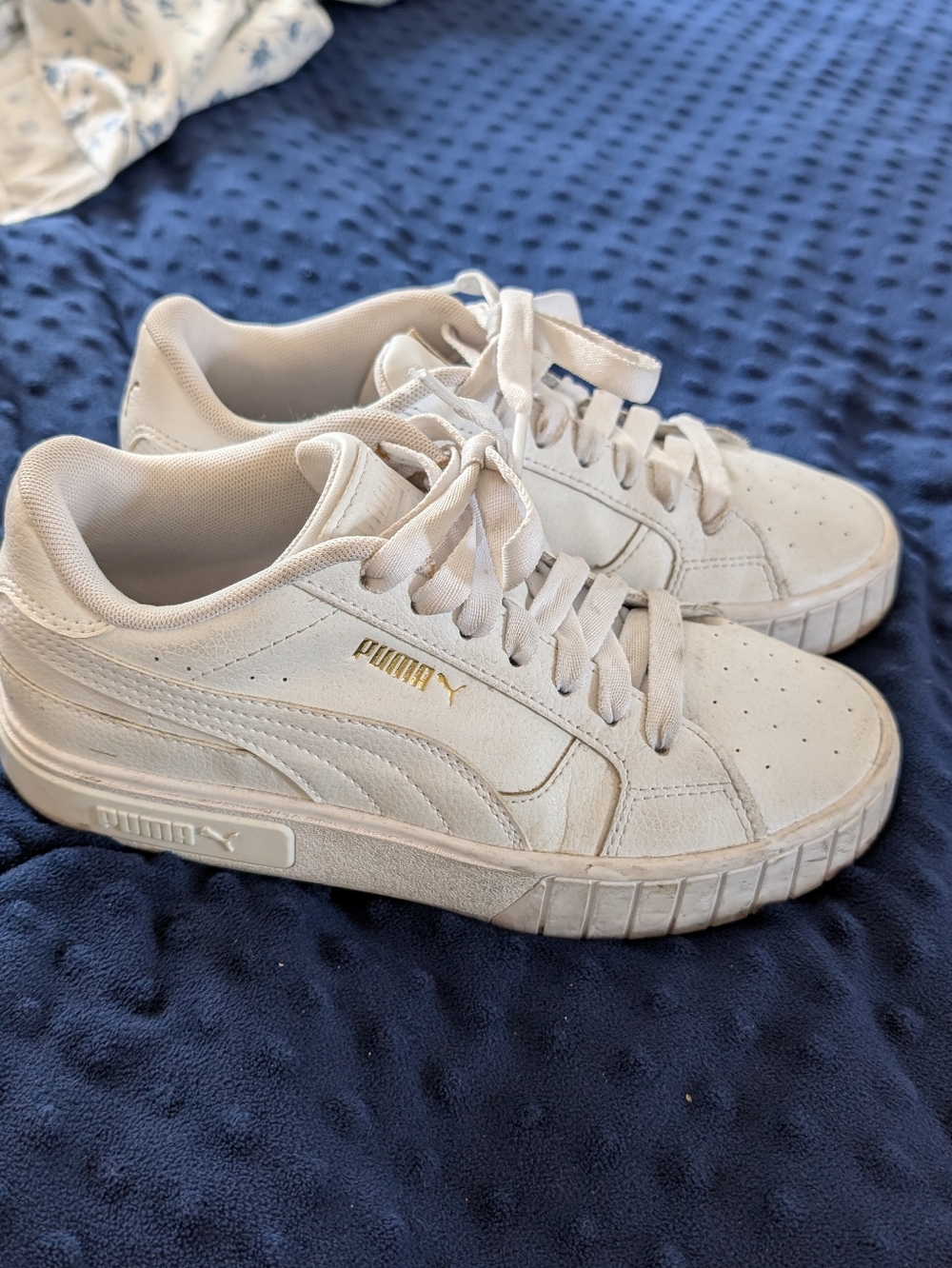 Women's Or Girls Sneakers PUMA Size 5.5C White